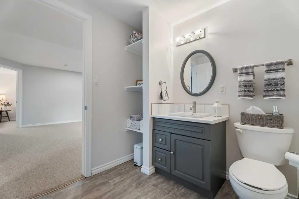 49 Lock Crescent Okotoks AB T1S 1E8