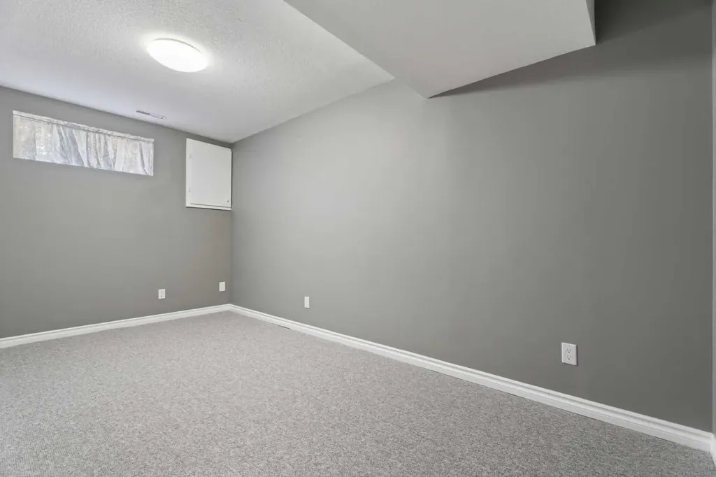 49 Lock Crescent Okotoks AB T1S 1E8