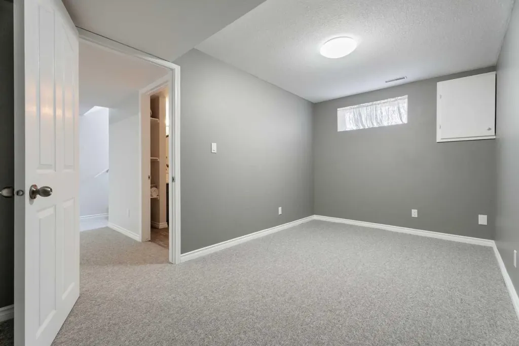 49 Lock Crescent Okotoks AB T1S 1E8