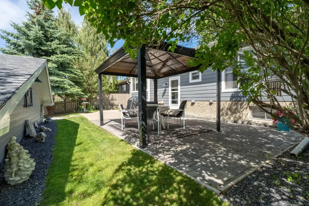49 Lock Crescent Okotoks AB T1S 1E8