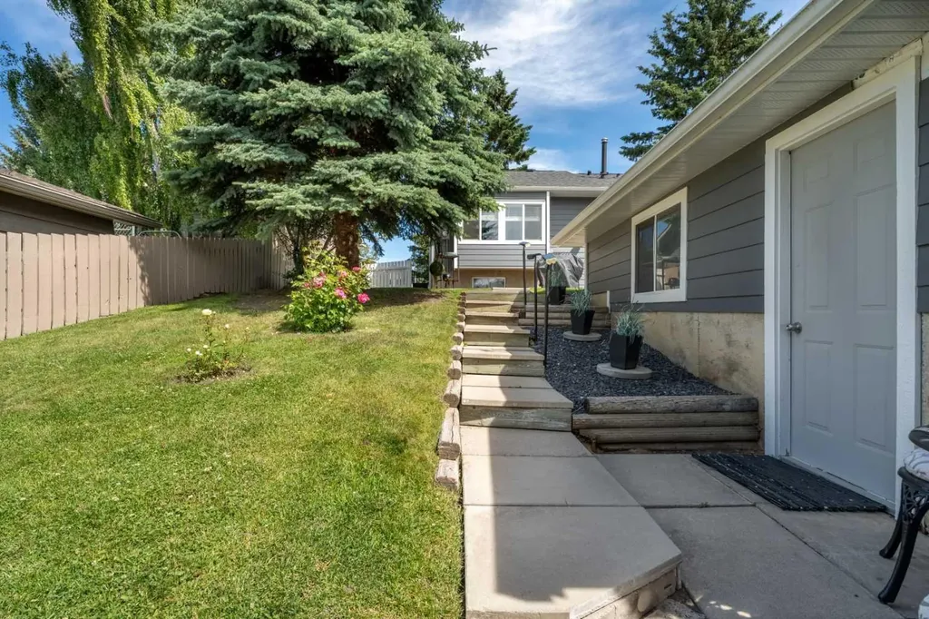 49 Lock Crescent Okotoks AB T1S 1E8
