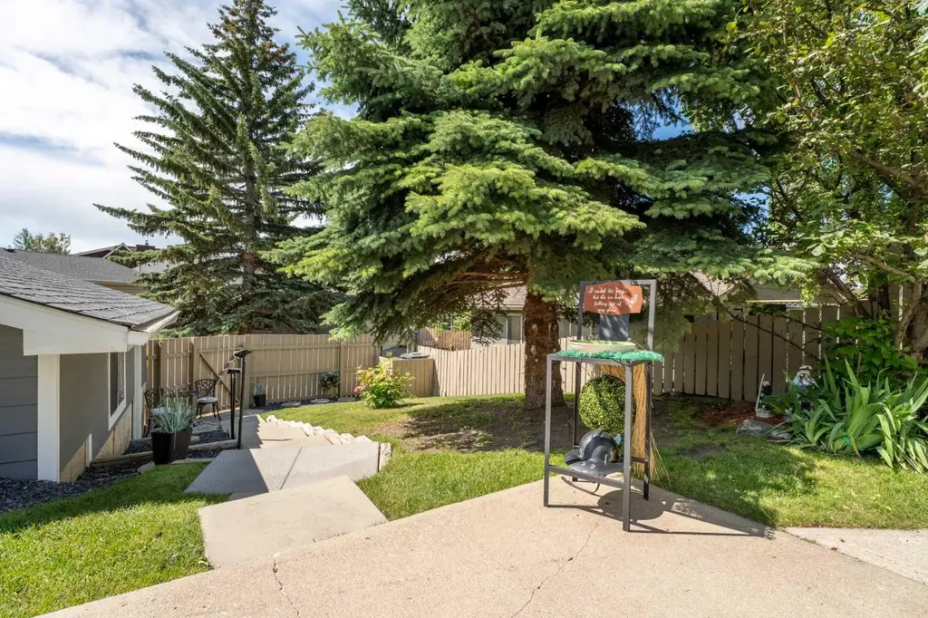 49 Lock Crescent Okotoks AB T1S 1E8