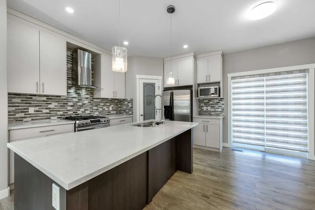 35 Sherview Grove NW Calgary AB T3R 0Y4
