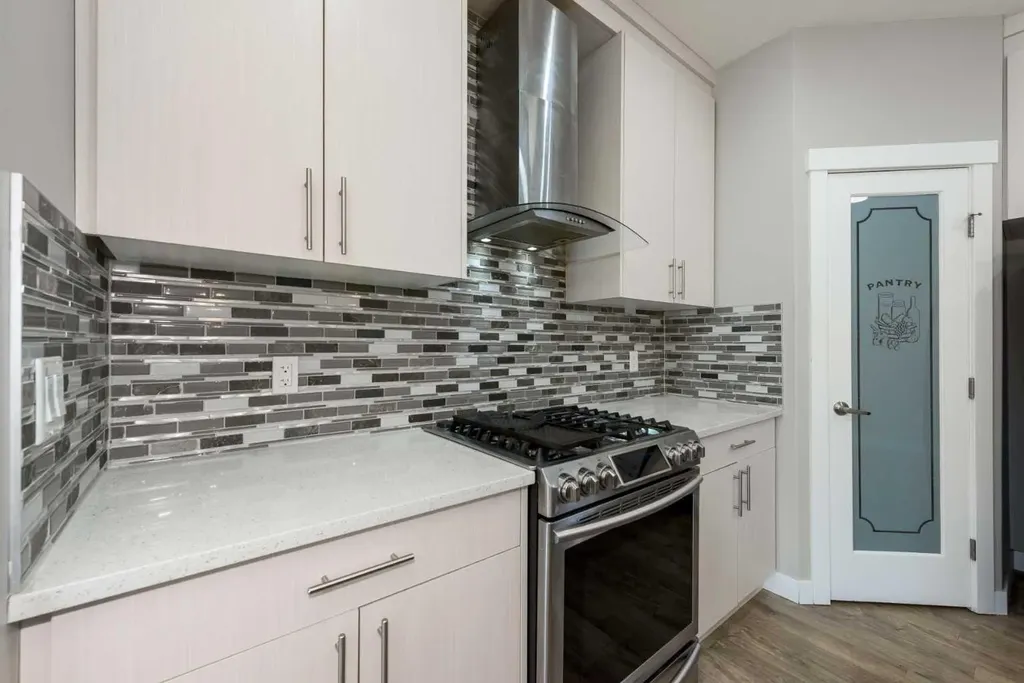 35 Sherview Grove NW Calgary AB T3R 0Y4