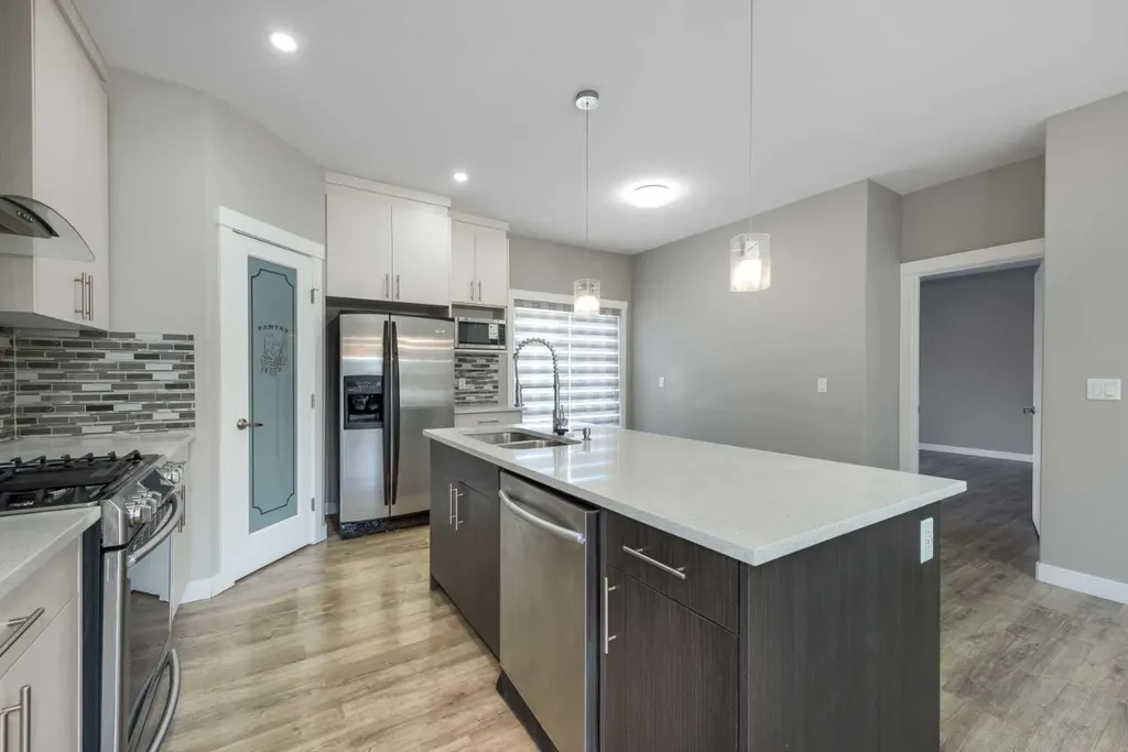 35 Sherview Grove NW Calgary AB T3R 0Y4