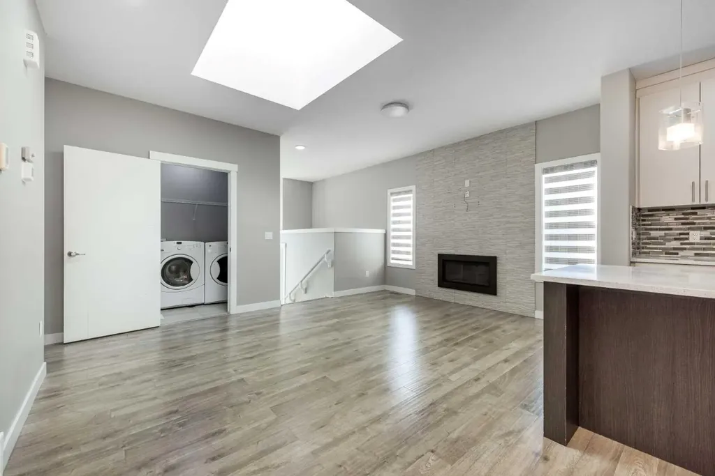 35 Sherview Grove NW Calgary AB T3R 0Y4
