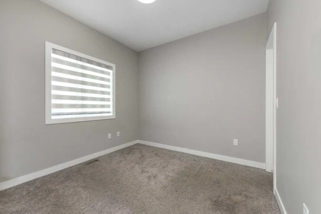 35 Sherview Grove NW Calgary AB T3R 0Y4