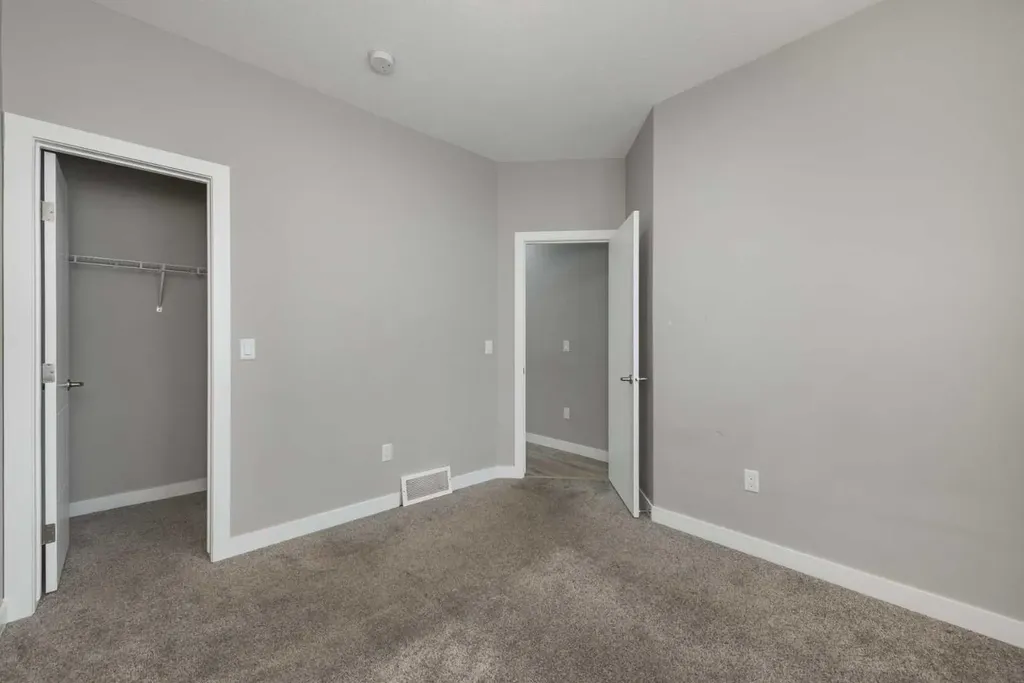 35 Sherview Grove NW Calgary AB T3R 0Y4