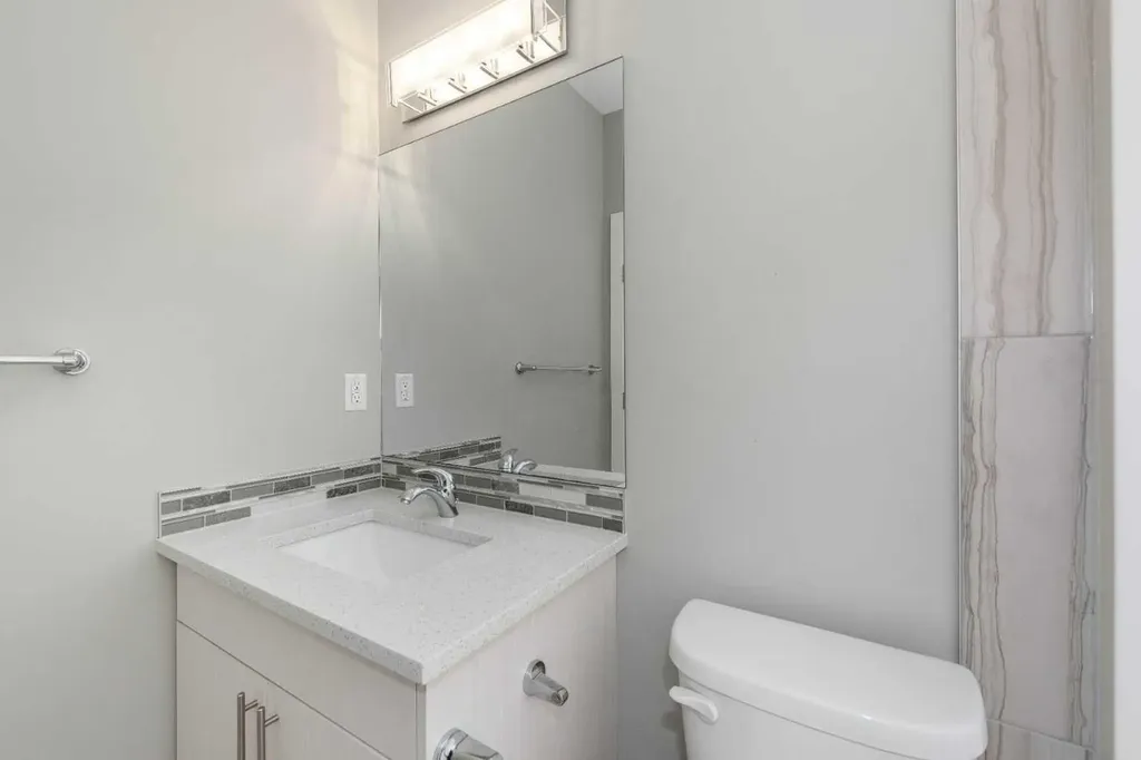 35 Sherview Grove NW Calgary AB T3R 0Y4