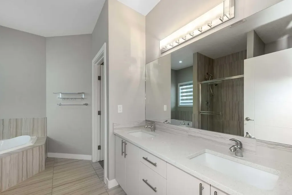35 Sherview Grove NW Calgary AB T3R 0Y4