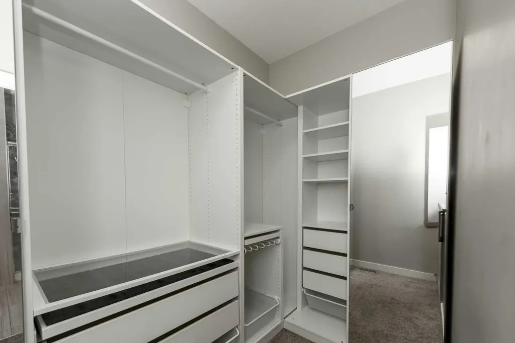 35 Sherview Grove NW Calgary AB T3R 0Y4