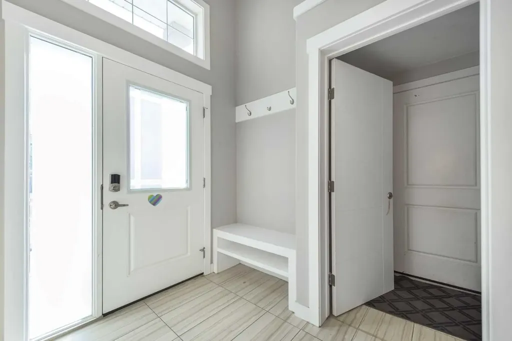 35 Sherview Grove NW Calgary AB T3R 0Y4