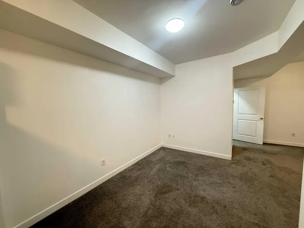 35 Sherview Grove NW Calgary AB T3R 0Y4