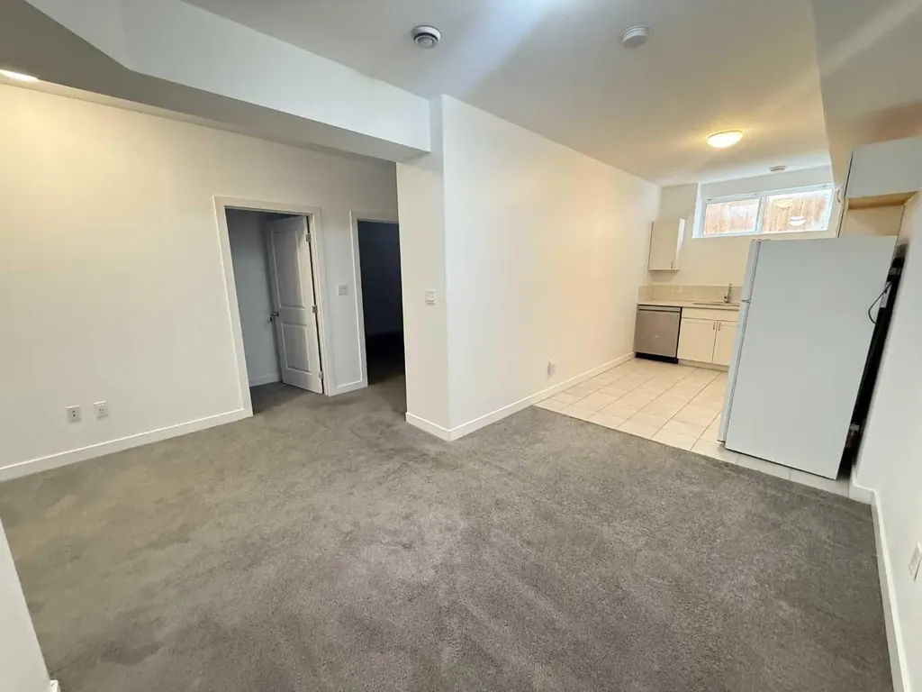 35 Sherview Grove NW Calgary AB T3R 0Y4
