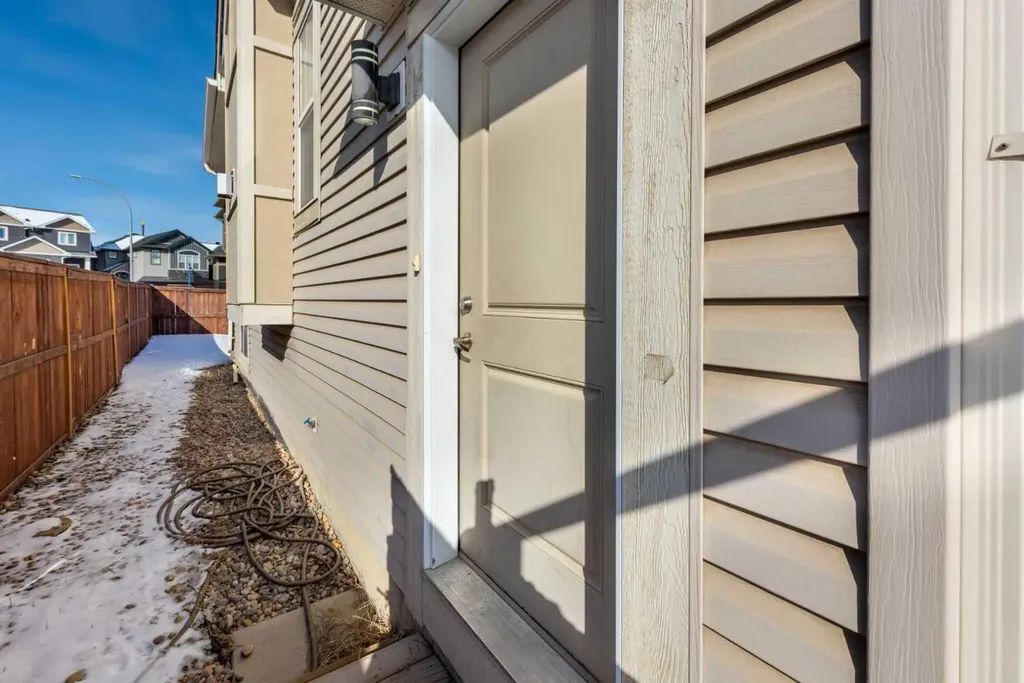 35 Sherview Grove NW Calgary AB T3R 0Y4