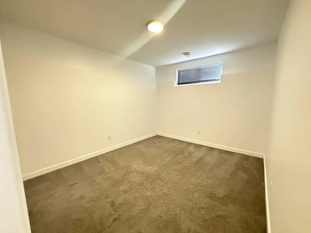 35 Sherview Grove NW Calgary AB T3R 0Y4