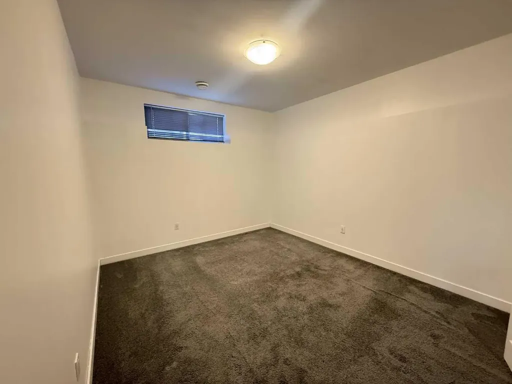 35 Sherview Grove NW Calgary AB T3R 0Y4