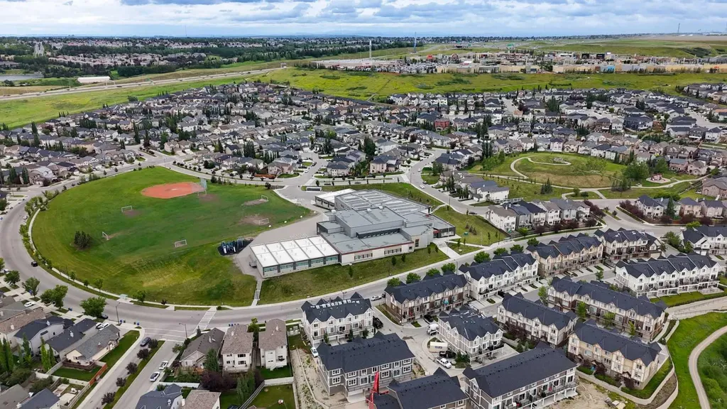 35 Sherview Grove NW Calgary AB T3R 0Y4