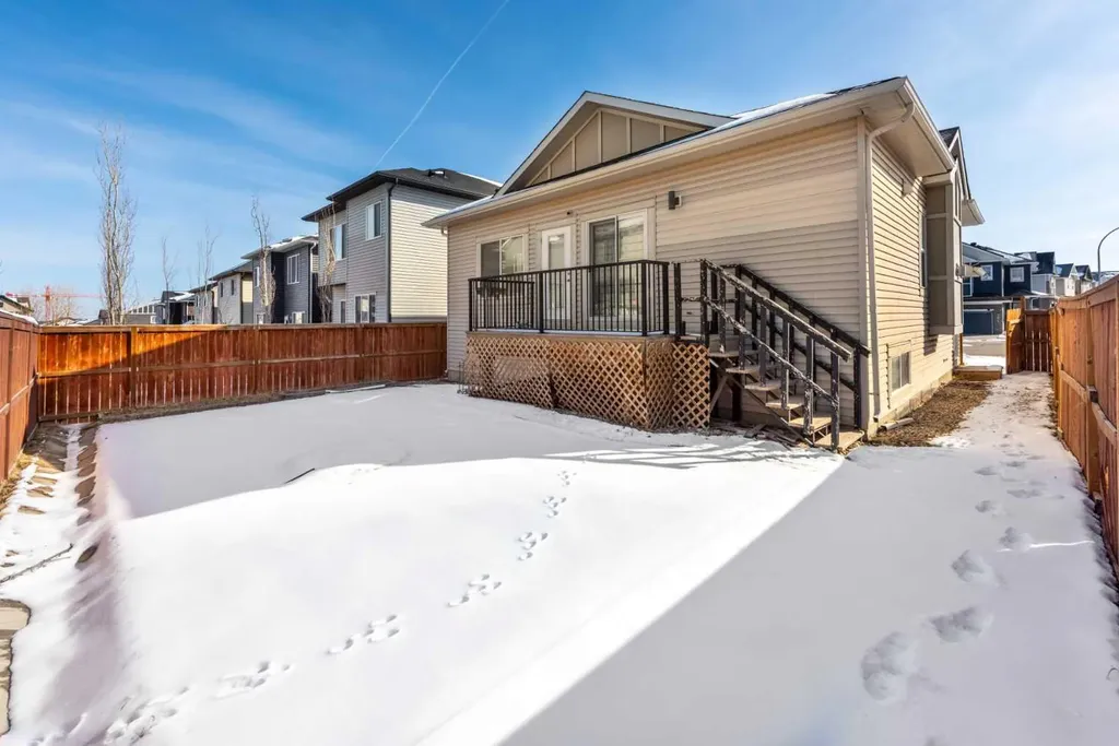 35 Sherview Grove NW Calgary AB T3R 0Y4