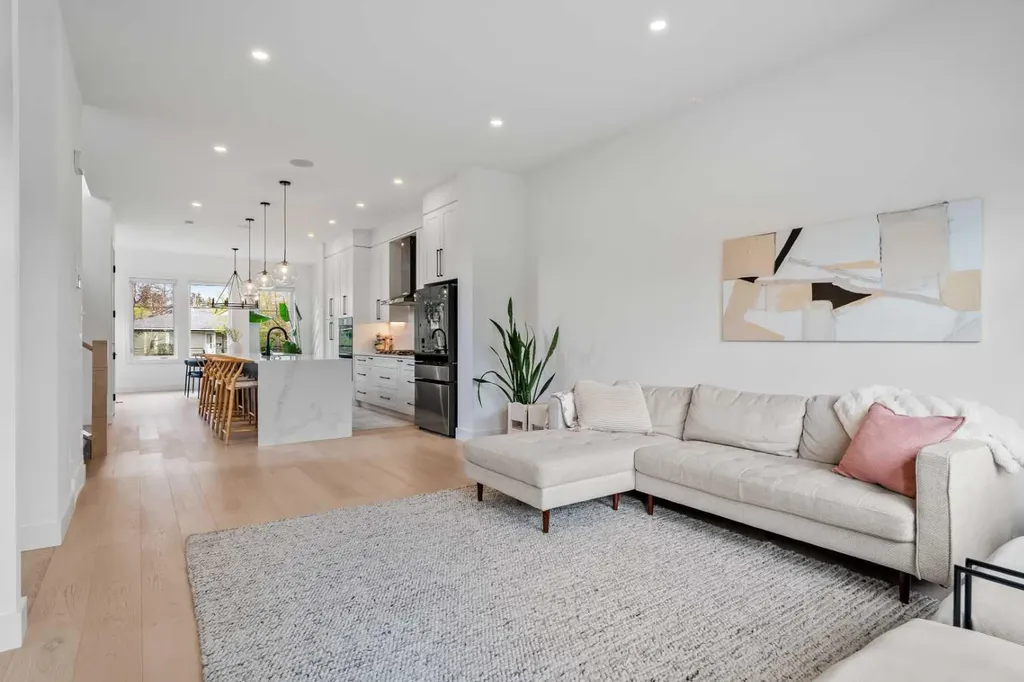 2824 30 Street SW Calgary AB T3E 2M5