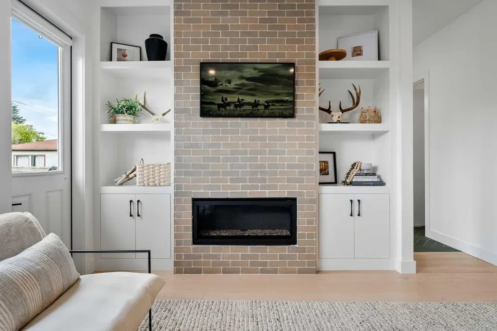 2824 30 Street SW Calgary AB T3E 2M5