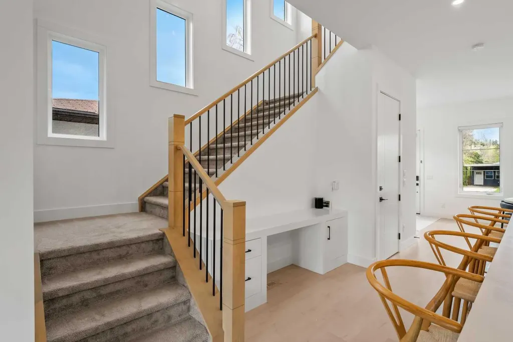 2824 30 Street SW Calgary AB T3E 2M5