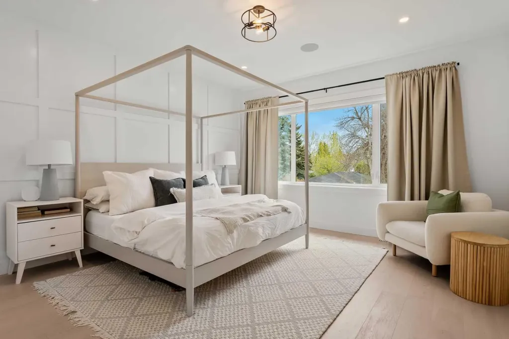 2824 30 Street SW Calgary AB T3E 2M5