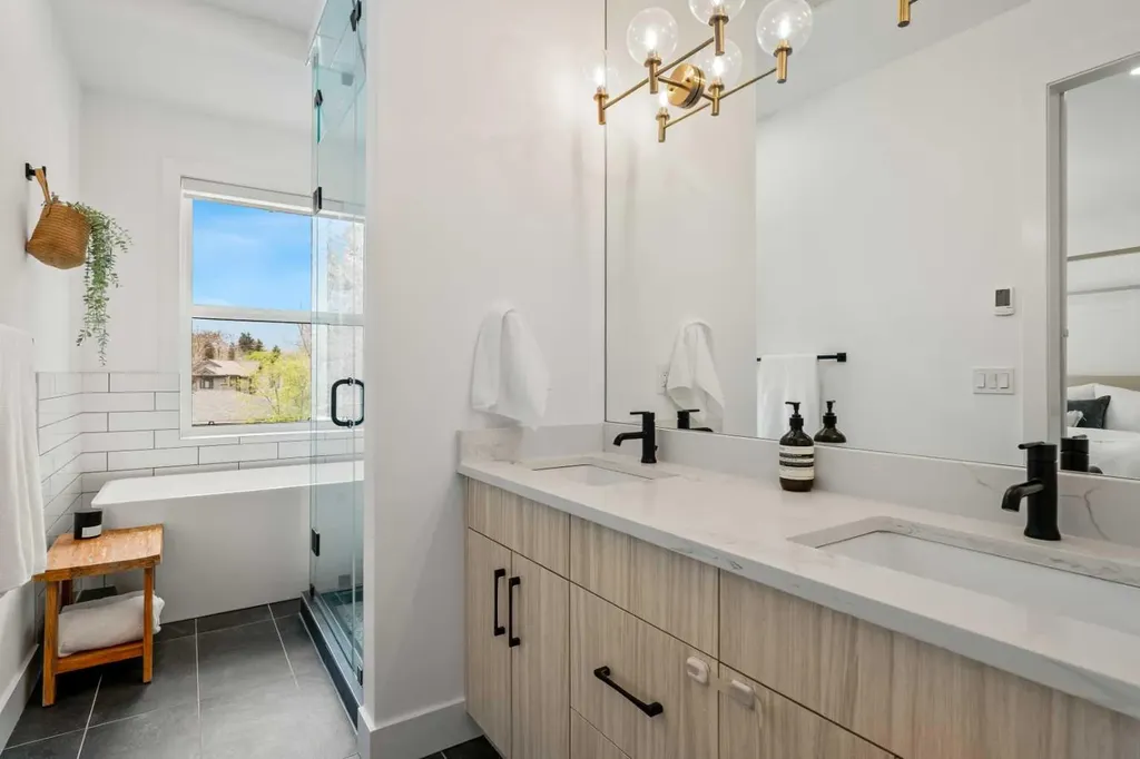2824 30 Street SW Calgary AB T3E 2M5