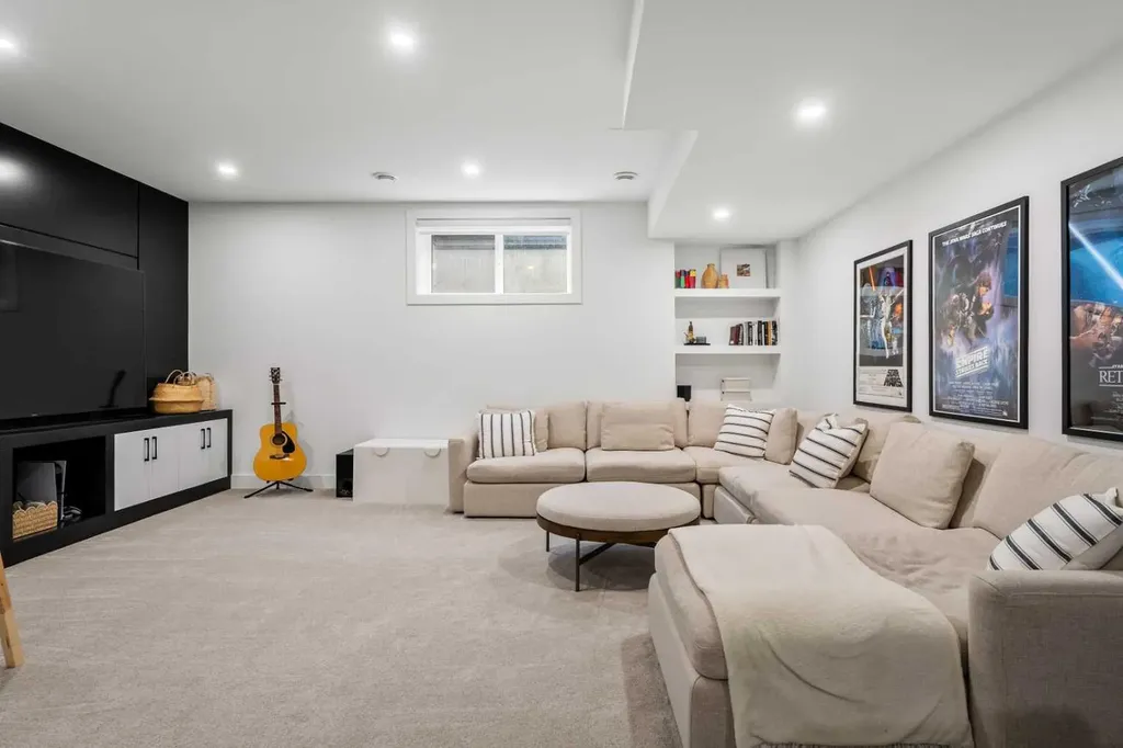 2824 30 Street SW Calgary AB T3E 2M5