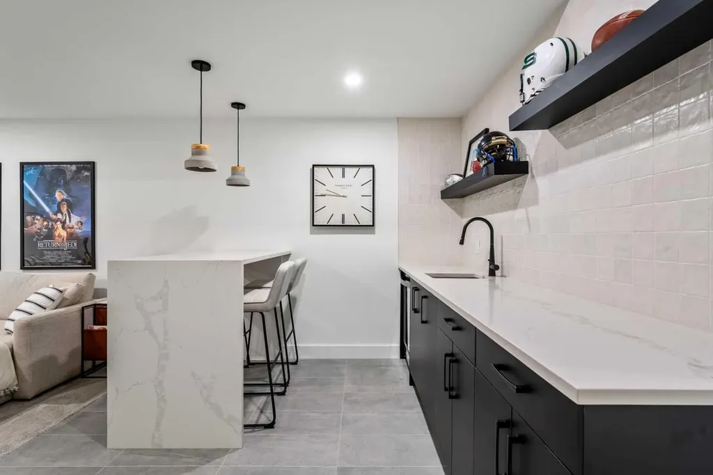 2824 30 Street SW Calgary AB T3E 2M5