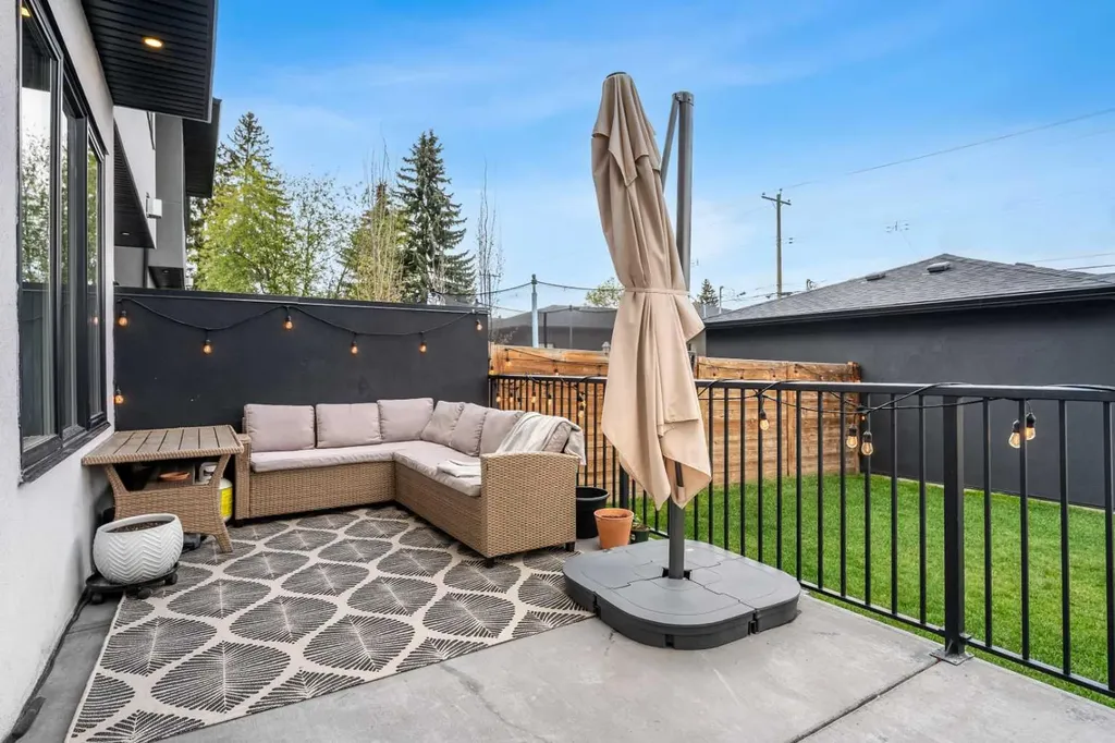 2824 30 Street SW Calgary AB T3E 2M5