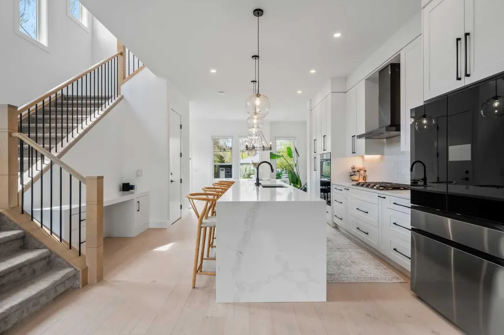 2824 30 Street SW Calgary AB T3E 2M5