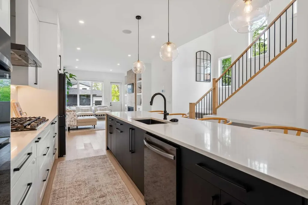 2824 30 Street SW Calgary AB T3E 2M5