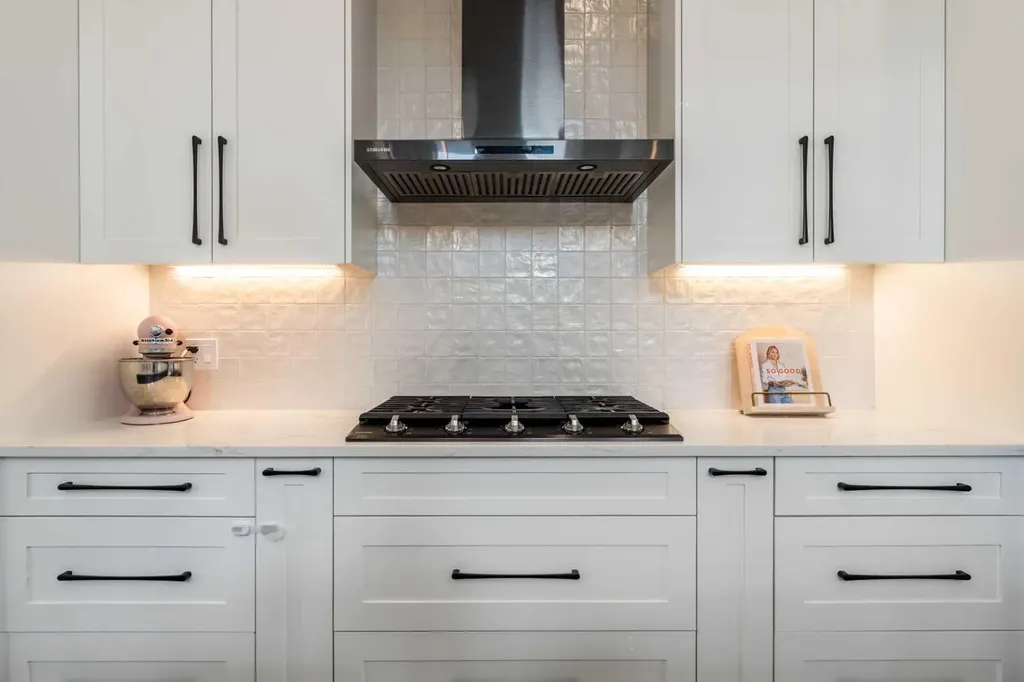 2824 30 Street SW Calgary AB T3E 2M5