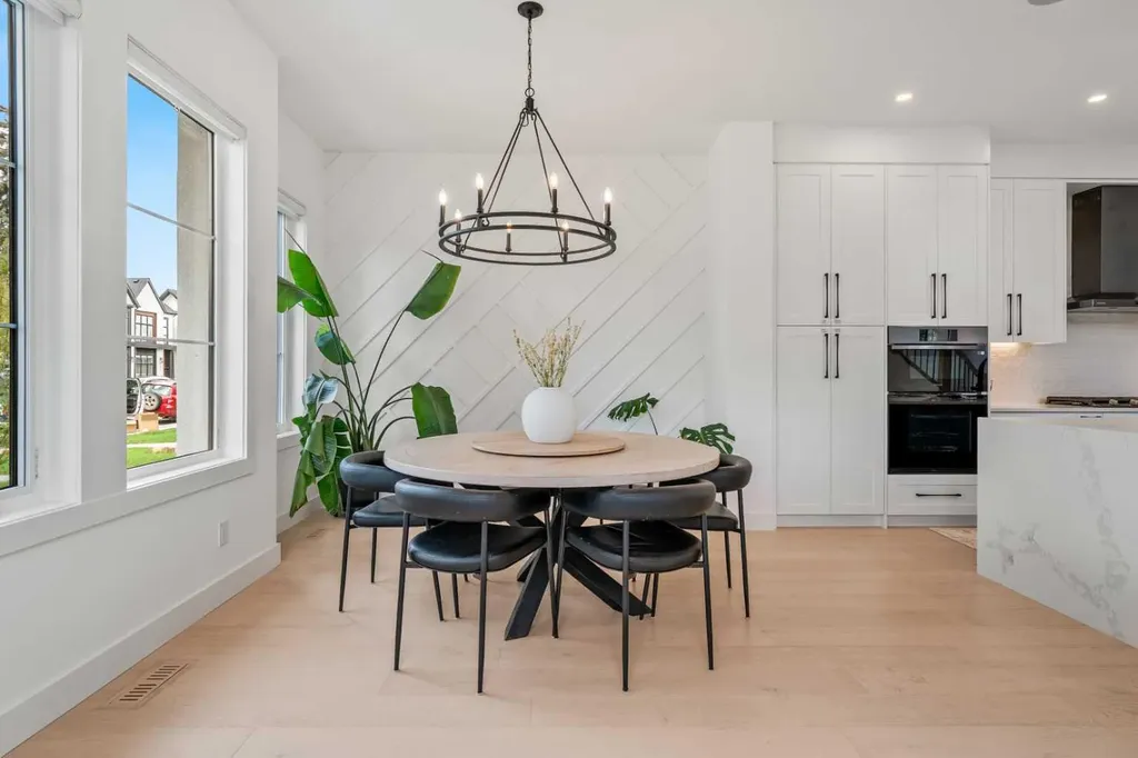 2824 30 Street SW Calgary AB T3E 2M5