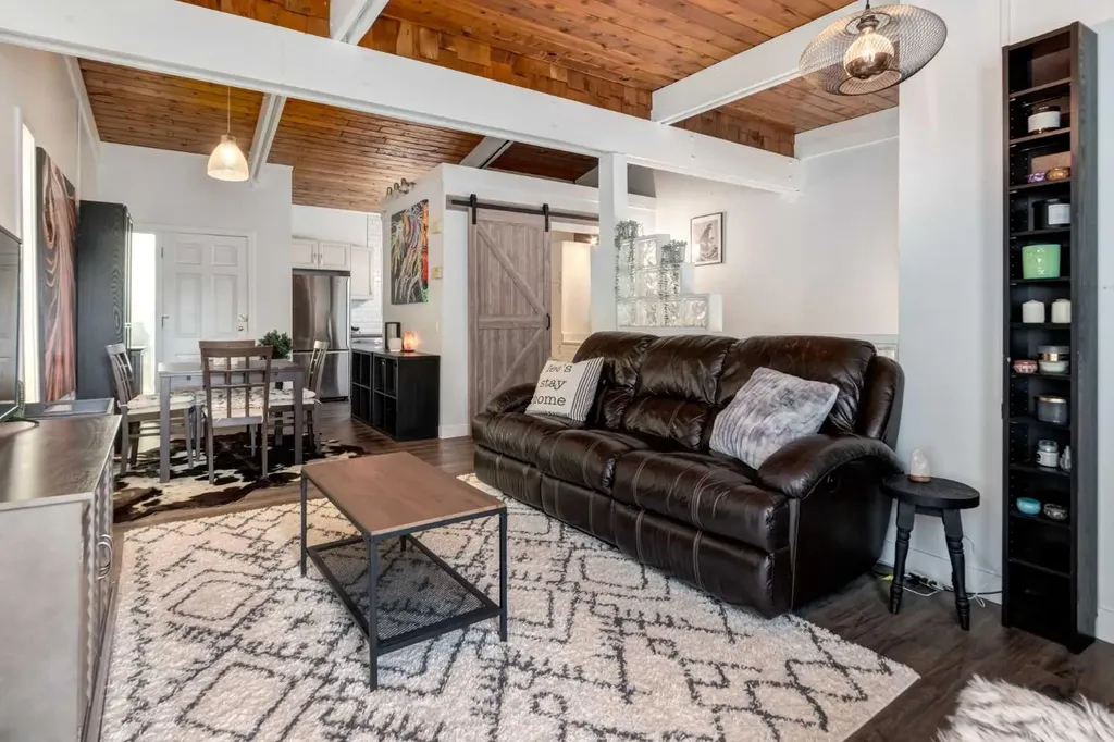 333 Braxton Place SW Calgary AB T2W 2E7