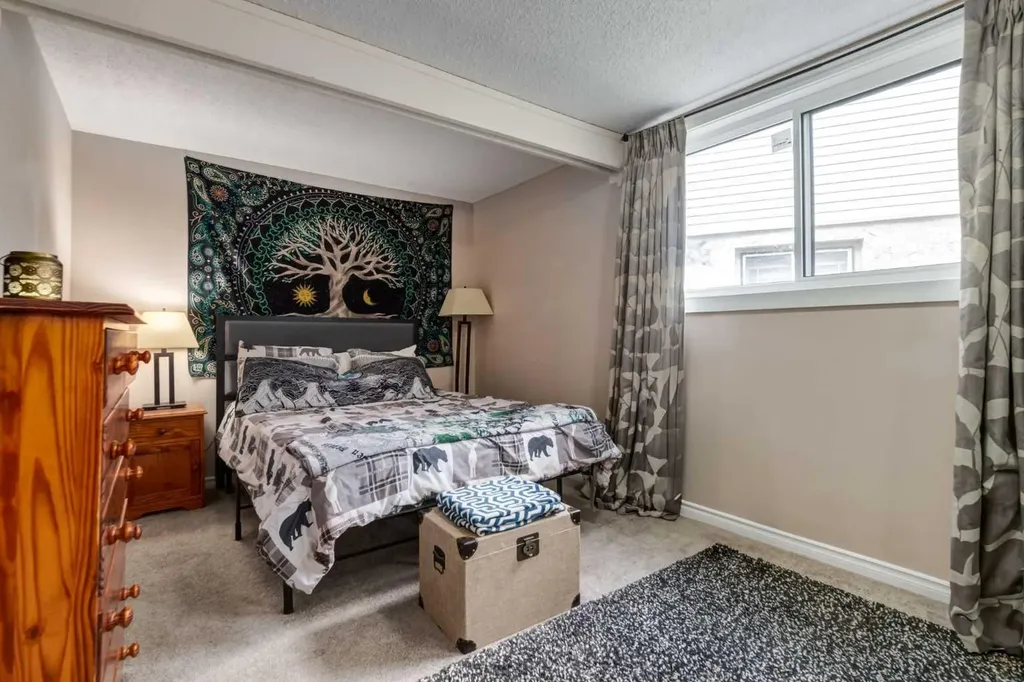 333 Braxton Place SW Calgary AB T2W 2E7