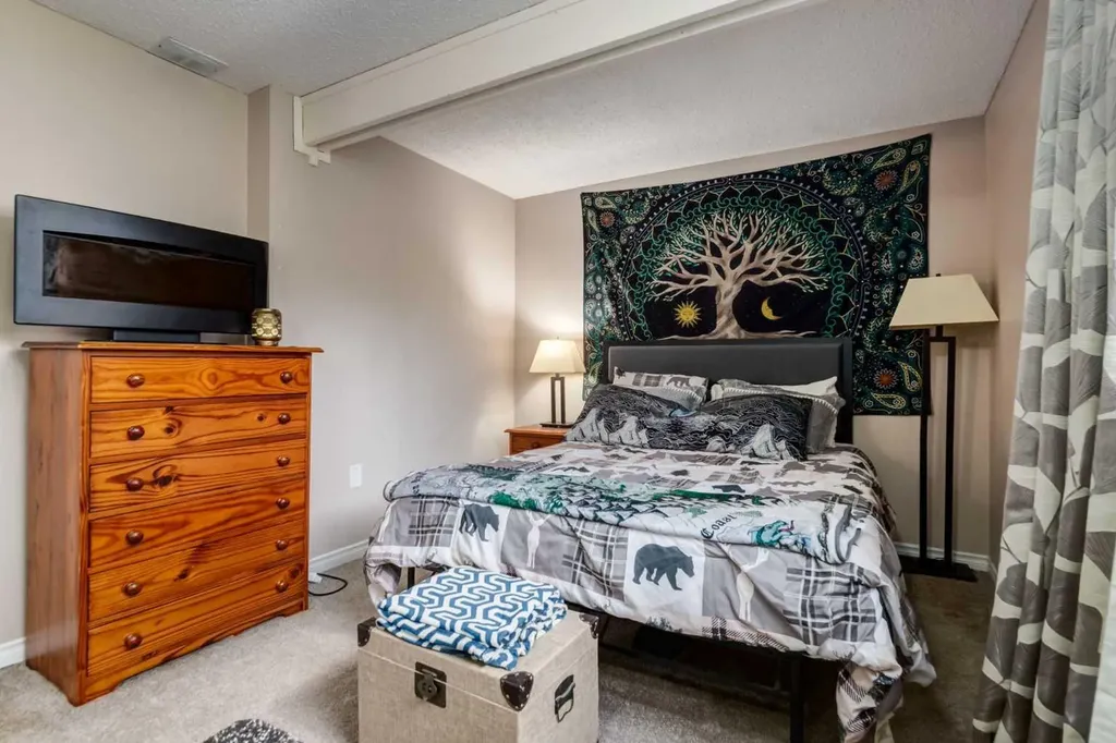 333 Braxton Place SW Calgary AB T2W 2E7