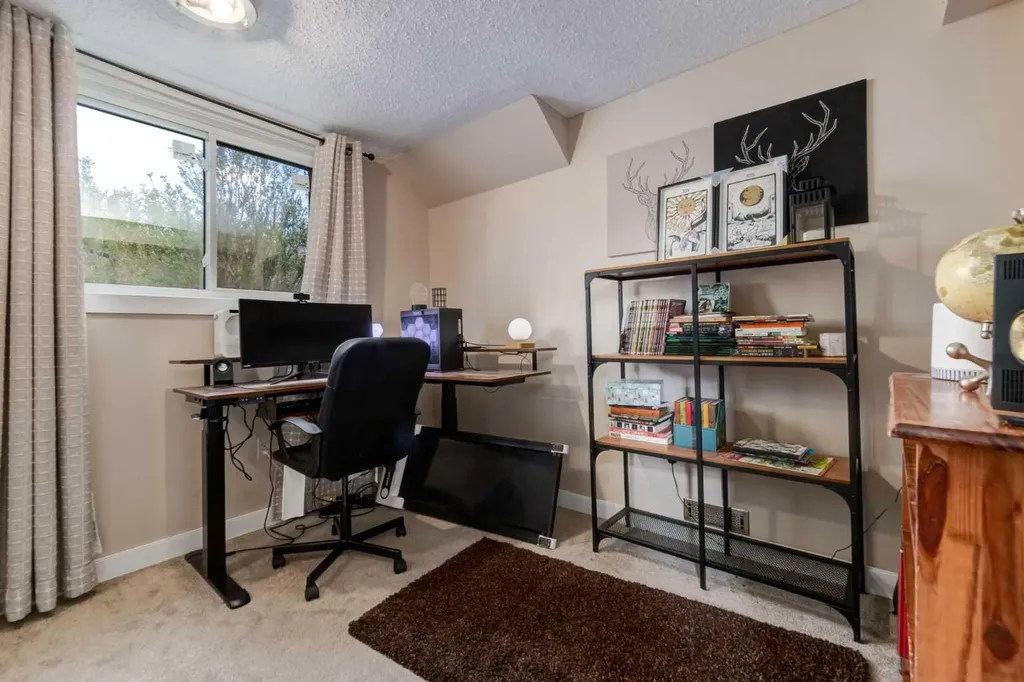 333 Braxton Place SW Calgary AB T2W 2E7