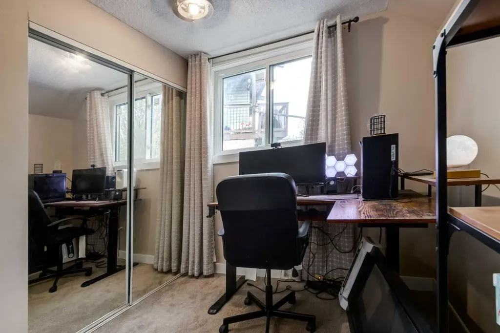 333 Braxton Place SW Calgary AB T2W 2E7