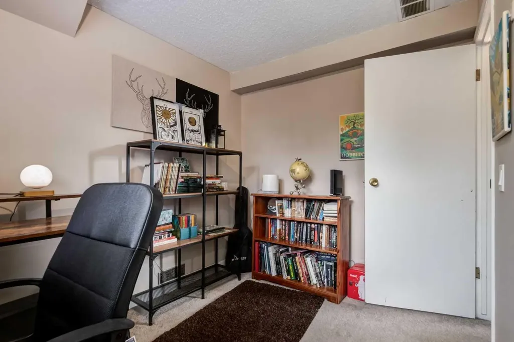 333 Braxton Place SW Calgary AB T2W 2E7