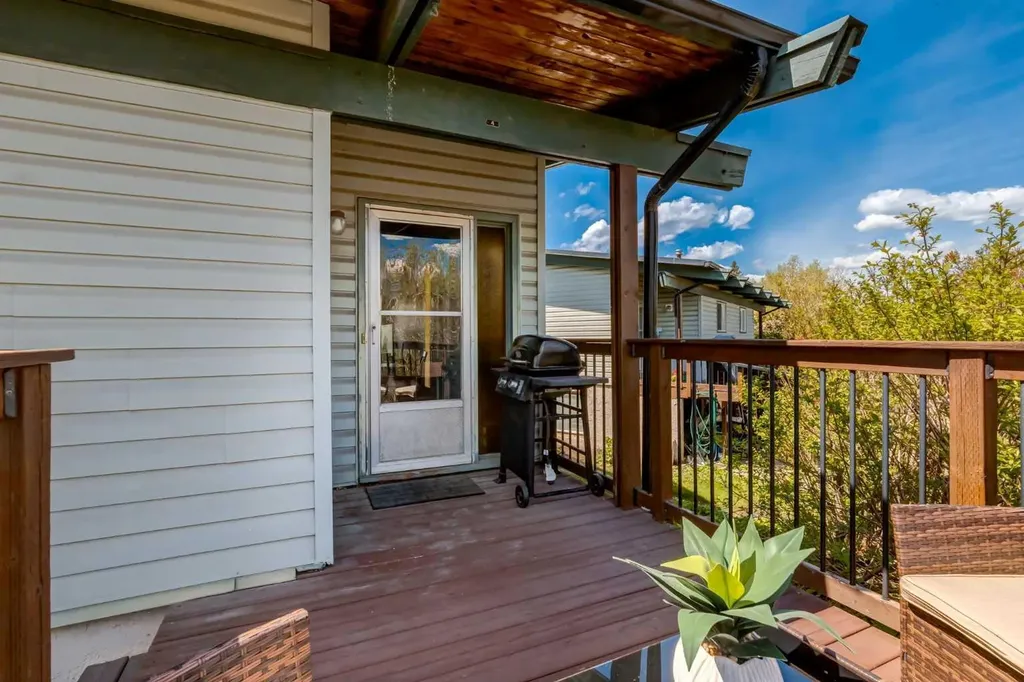 333 Braxton Place SW Calgary AB T2W 2E7