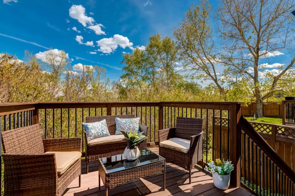 333 Braxton Place SW Calgary AB T2W 2E7