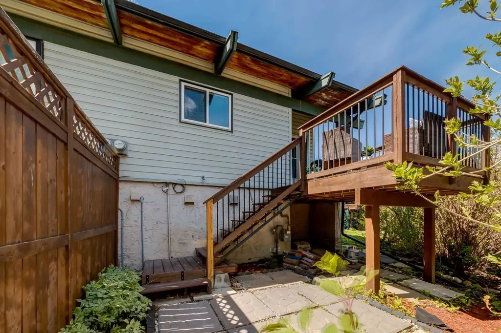333 Braxton Place SW Calgary AB T2W 2E7