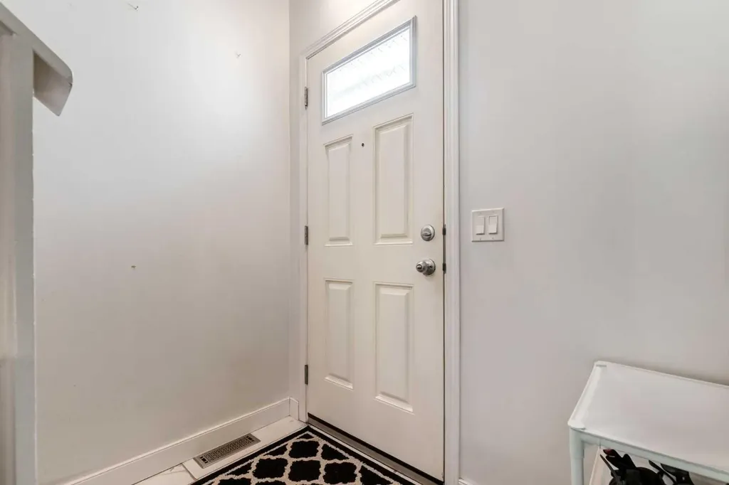 333 Braxton Place SW Calgary AB T2W 2E7
