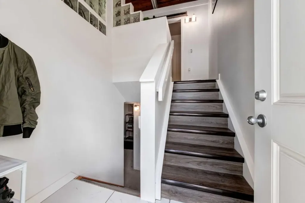 333 Braxton Place SW Calgary AB T2W 2E7