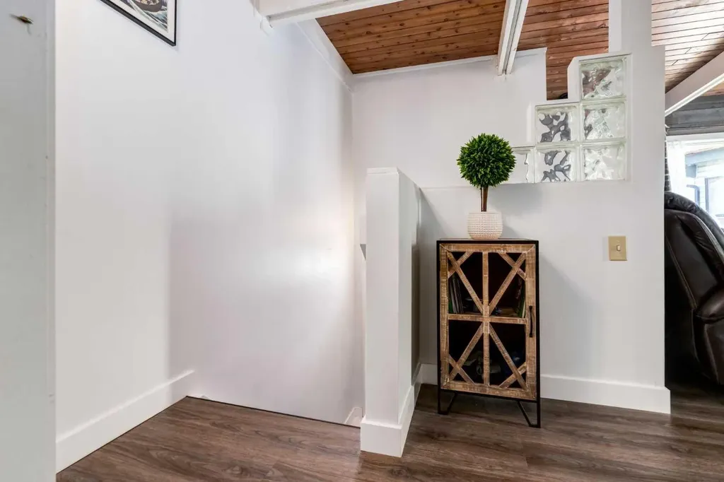333 Braxton Place SW Calgary AB T2W 2E7