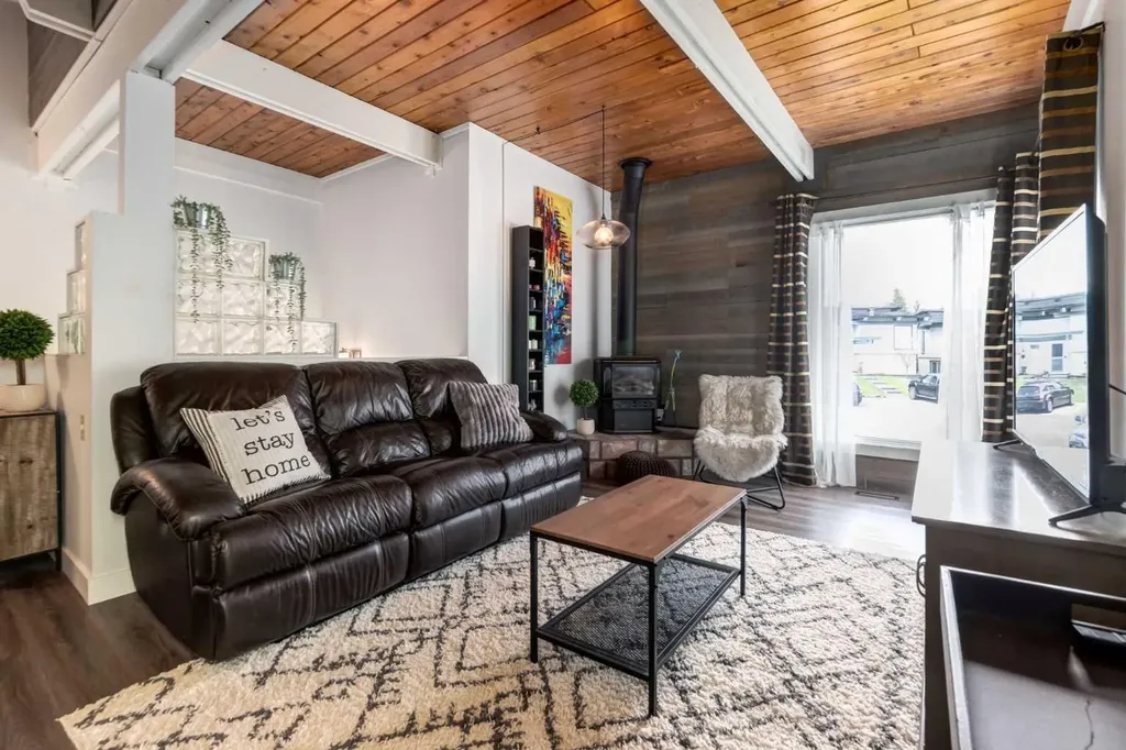 333 Braxton Place SW Calgary AB T2W 2E7