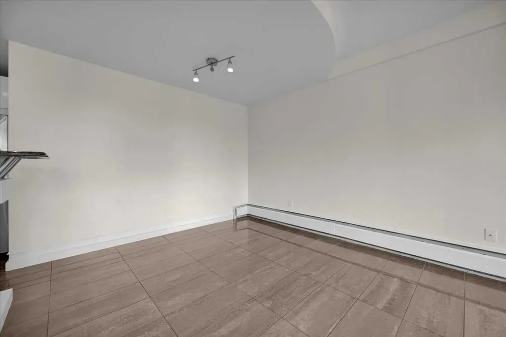 706 15 Avenue SW Calgary AB T2R 0R7