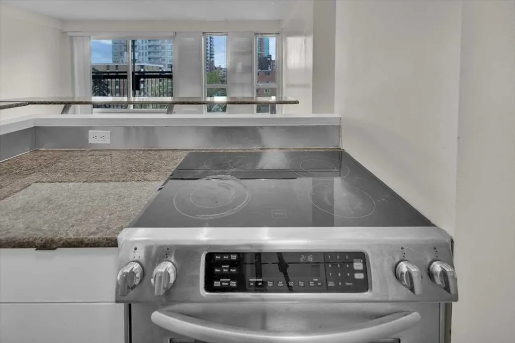 706 15 Avenue SW Calgary AB T2R 0R7